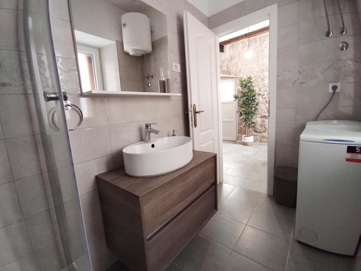 Komiža Apartments Bepi מראה חיצוני תמונה
